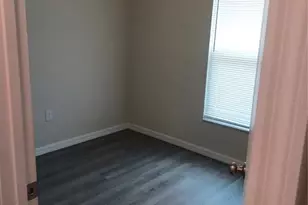 306 W Primrose Ln, Lady Lake, FL 32159 - Photo 2