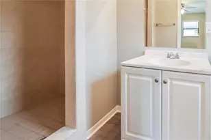 8911 Navajo Ave, Tampa, FL 33637 - Photo 10