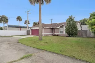 212 S Bristol Cir, Sanford, FL 32773 - Photo 2