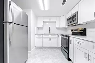 802 Sky Lake Cir, Orlando, FL 32809 - Photo 10