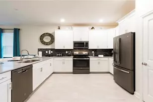 1592 Maidstone Ct, Davenport, FL 33896 - Photo 4