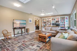 726 Albertson Pl, Orlando, FL 32806 - Photo 14