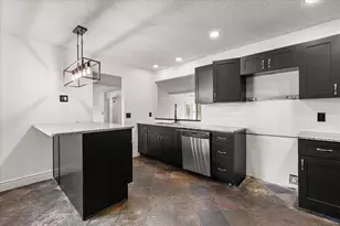 2096 E Parkton Dr, Deltona, FL 32725 - Photo 10