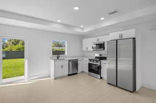 884 Chemstrand St E, Lehigh Acres, FL 33974 - Photo 10