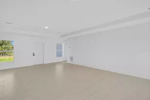 884 Chemstrand St E, Lehigh Acres, FL 33974 - Photo 4