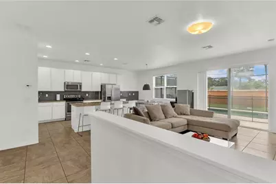 920 Las Fuentes Drive, Kissimmee, FL 34746 - Photo 4