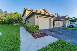 4201 NW 120th Ln, Sunrise, FL 33323 - Photo 2