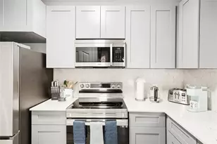 8357 38th St Cir E, Sarasota, FL 34243 - Photo 14