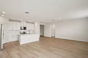 1808 Coolridge Pl, Zephyrhills, FL 33541 - Photo 4