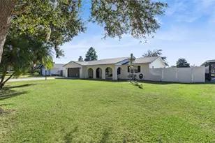 27922 Tammi Dr, Tavares, FL 32778 - Photo 2