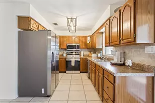 27922 Tammi Dr, Tavares, FL 32778 - Photo 18