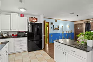 7235 15th St N, Saint Petersburg, FL 33702 - Photo 2