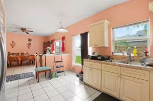 1256 Tyler Lake Cir, Orlando, FL 32839 - Photo 12