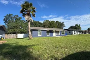 545 Oak Dr, Tavares, FL 32778 - Photo 2
