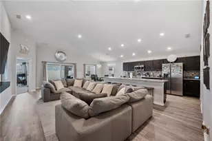 689 Vittorio Dr, Winter Haven, FL 33884 - Photo 8