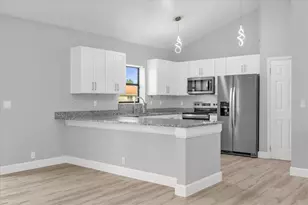 348 Jacksonville Ct, Kissimmee, FL 34759 - Photo 6