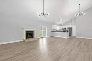 348 Jacksonville Ct, Kissimmee, FL 34759 - Photo 4