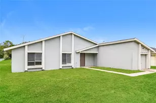 820 E Flag Ln, Kissimmee, FL 34759 - Photo 2