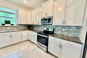 3059 Beaver Creek Dr, Kissimmee, FL 34746 - Photo 6