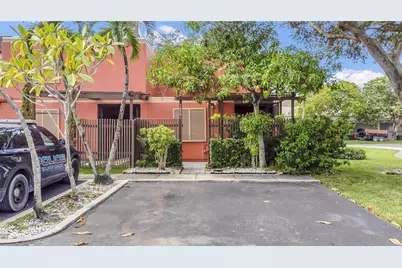 1490 Laguna Lane, Pembroke Pines, FL 33026 - Photo 4