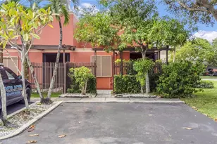 1490 Laguna Ln, Pembroke Pines, FL 33026 - Photo 4