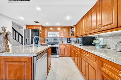 1490 Laguna Lane, Pembroke Pines, FL 33026 - Photo 8