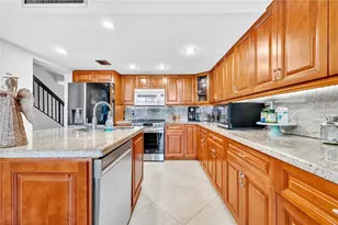 1490 Laguna Ln, Pembroke Pines, FL 33026 - Photo 8