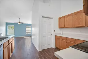 6019 Long Peak Dr, Orlando, FL 32810 - Photo 6