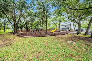 4127 Dolphin Dr, Tampa, FL 33617 - Photo 24