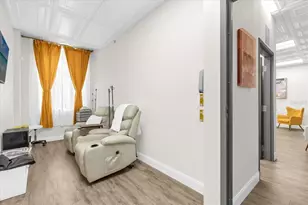 6881 Kingspointe Pkwy, Orlando, FL 32819 - Photo 20