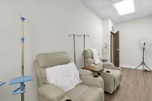 6881 Kingspointe Pkwy, Orlando, FL 32819 - Photo 22