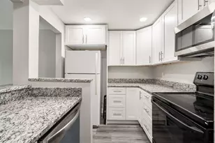 100 Sweetgum Woods Ct, Deltona, FL 32725 - Photo 10