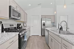 3358 Brianna Ln, The Villages, FL 32163 - Photo 10