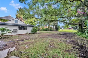 214 N New Hampshire Ave, Tavares, FL 32778 - Photo 38