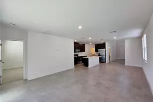 827 Sunshower Dr, Lady Lake, FL 32159 - Photo 8