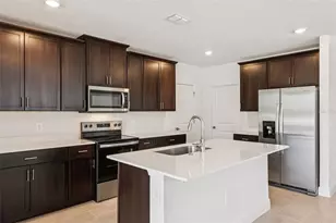 827 Sunshower Dr, Lady Lake, FL 32159 - Photo 4