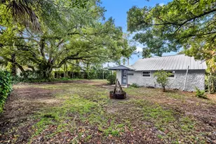 214 N New Hampshire Ave, Tavares, FL 32778 - Photo 34