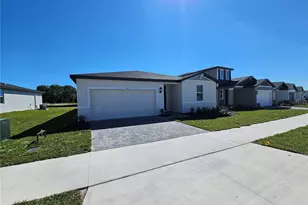 823 Sunshower Dr, Lady Lake, FL 32159 - Photo 1