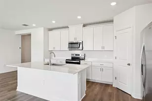 823 Sunshower Dr, Lady Lake, FL 32159 - Photo 8