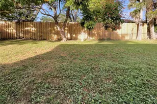 2132 McIntosh Rd, Sarasota, FL 34232 - Photo 22