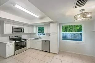 1911 Rambling Ln, Brandon, FL 33510 - Photo 10