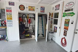 906 Bluewater Dr, Sun City Center, FL 33573 - Photo 10