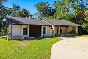 807 N Hollywood Cir, Crystal River, FL 34429 - Photo 2