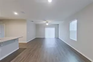 32037 Katelin Cir, Leesburg, FL 34748 - Photo 2