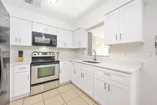 4046 Luan Dr, Orlando, FL 32808 - Photo 6