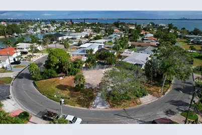 3615 Belle Vista Drive E, Saint Pete Beach, FL 33706 - Photo 4