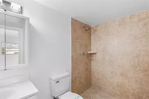 555 62nd St S, Saint Petersburg, FL 33707 - Photo 10