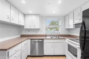 555 62nd St S, Saint Petersburg, FL 33707 - Photo 4