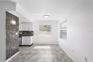 555 62nd St S, Saint Petersburg, FL 33707 - Photo 4