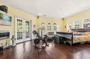 911 Jungle Ave N, Saint Petersburg, FL 33710 - Photo 42